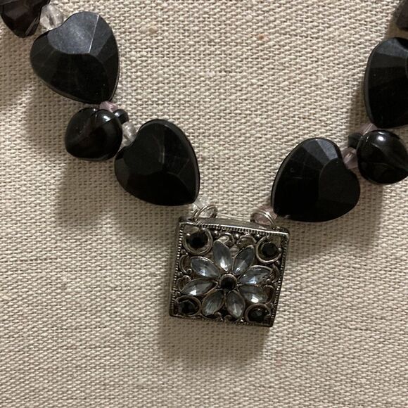 Vintage Single Strand Necklace with Black Acrylic Hearts,/Clear Crystal +Pendant - Picture 2 of 8